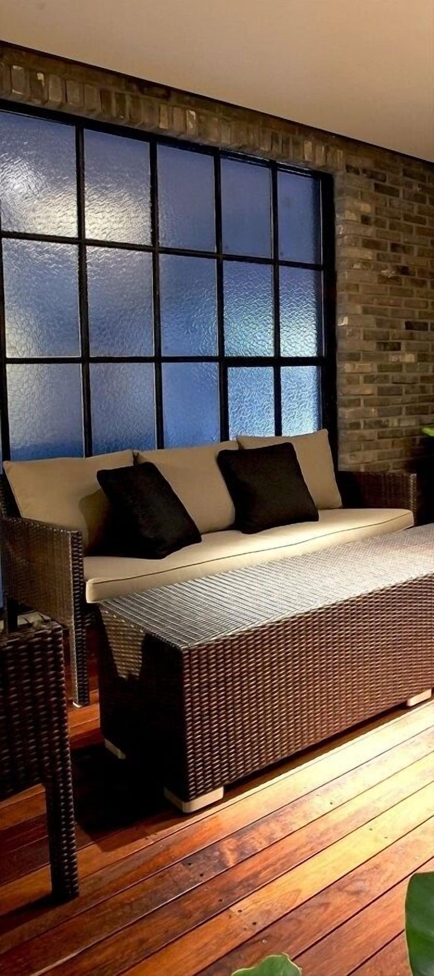 Js The Classic Hotel Osan Екстериор снимка