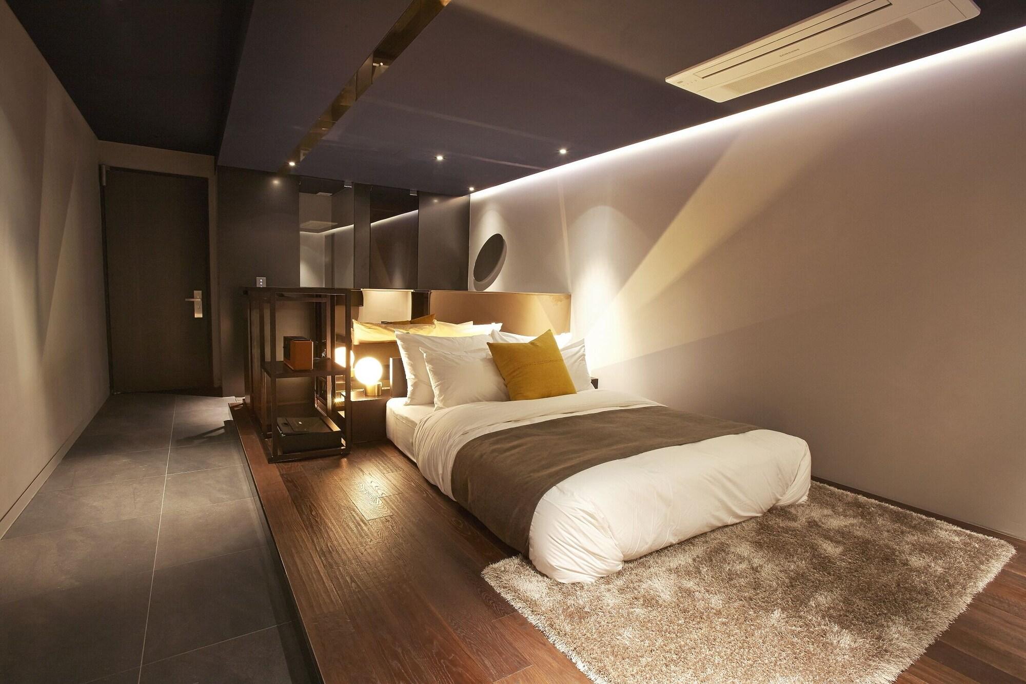 Js The Classic Hotel Osan Екстериор снимка
