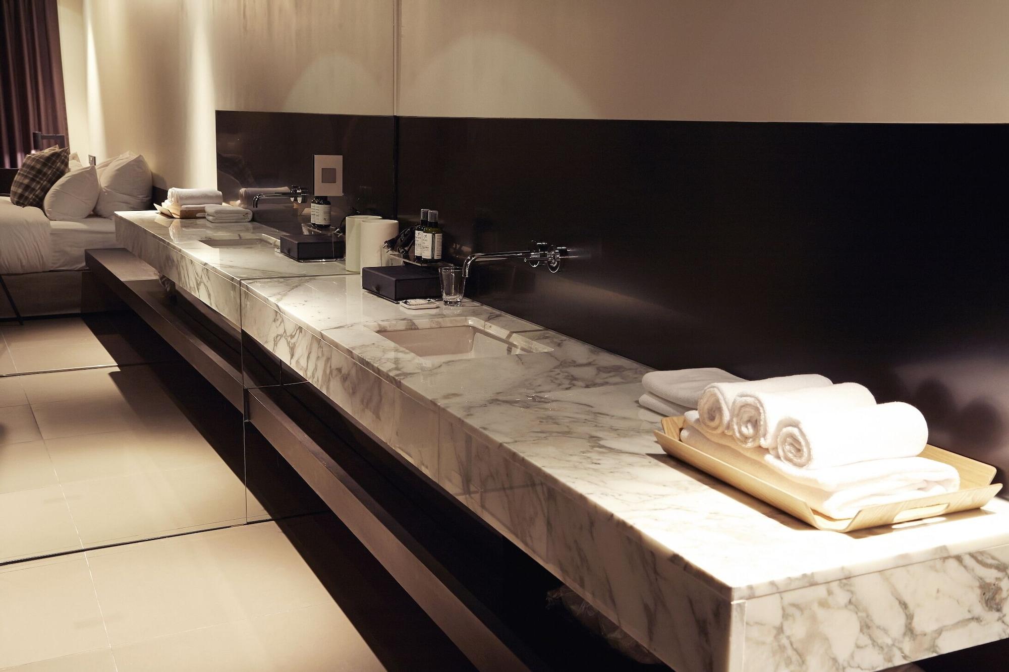 Js The Classic Hotel Osan Екстериор снимка