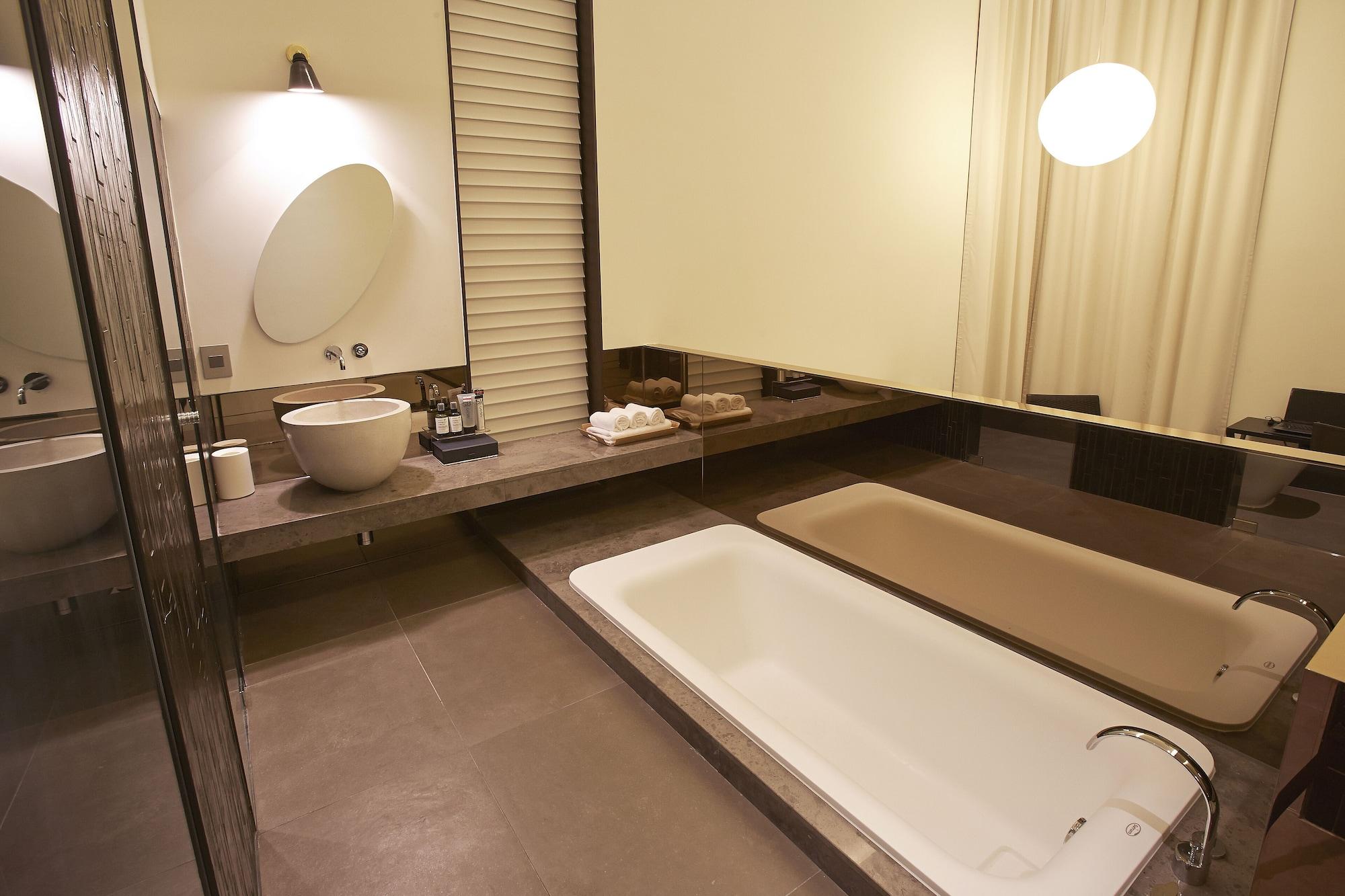 Js The Classic Hotel Osan Екстериор снимка