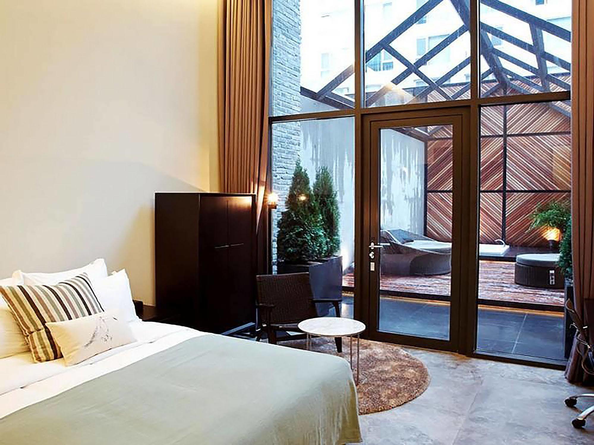 Js The Classic Hotel Osan Екстериор снимка