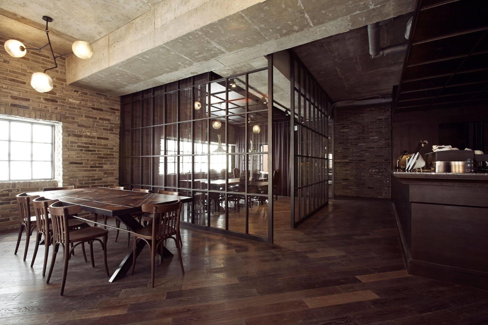 Js The Classic Hotel Osan Екстериор снимка